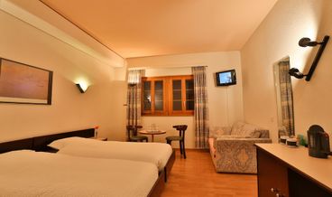 afbeelding van Comfort Double Room-2 Twin Beds and 1 Twin Sofa Bed Free WiFi Free self parking Free breakfast