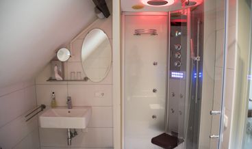 afbeelding van Tweepersoons kamer met whirlpool en stoomcabine