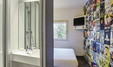 afbeelding van Room, 1 Double Bed (Side Car)-1 Double Bed Non Refundable Free WiFi Free self parking