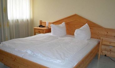 afbeelding van Comfort Double Room-1 Double Bed and 1 Twin Bed Free WiFi Free self parking