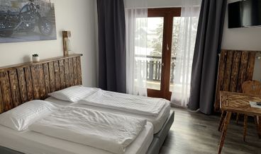 afbeelding van Comfort Triple Room-1 King Bed and 1 Twin Bed Non Refundable Free WiFi Free self parking Free breakfast