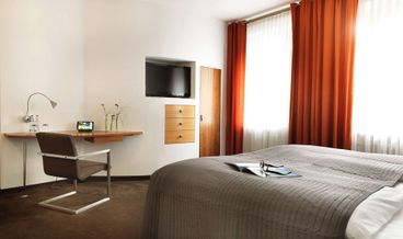 afbeelding van Comfort Double Room-1 Double Bed and 2 Twin Beds Non Refundable Free WiFi