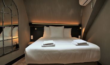 afbeelding van Focus (no window but daylight tube, which bring in natural light)-1 King Bed Non Refundable Free WiFi