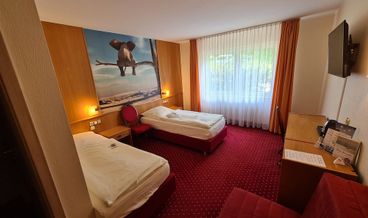 afbeelding van Standard Triple Room, Non Smoking, Mezzanine-1 Double Bed and 1 Twin Bed Free WiFi Free self parking