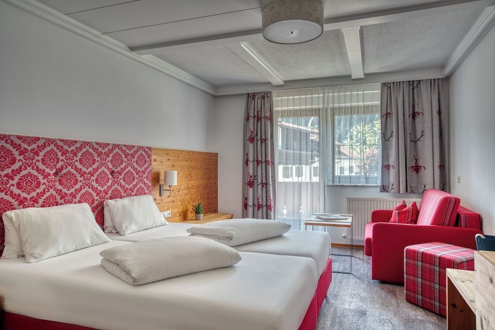 afbeelding van Traditionele tweepersoonskamer, balkon, uitzicht op bergen