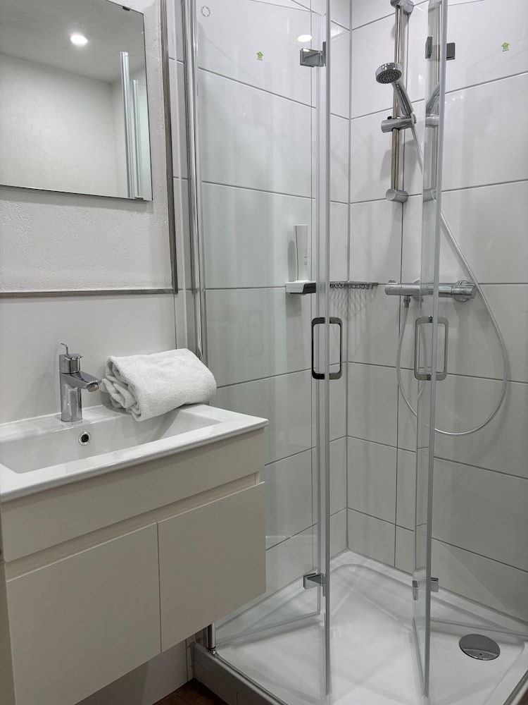 afbeelding van Eenvoudige kamer, 1 twee- of 2 eenpersoonsbedden