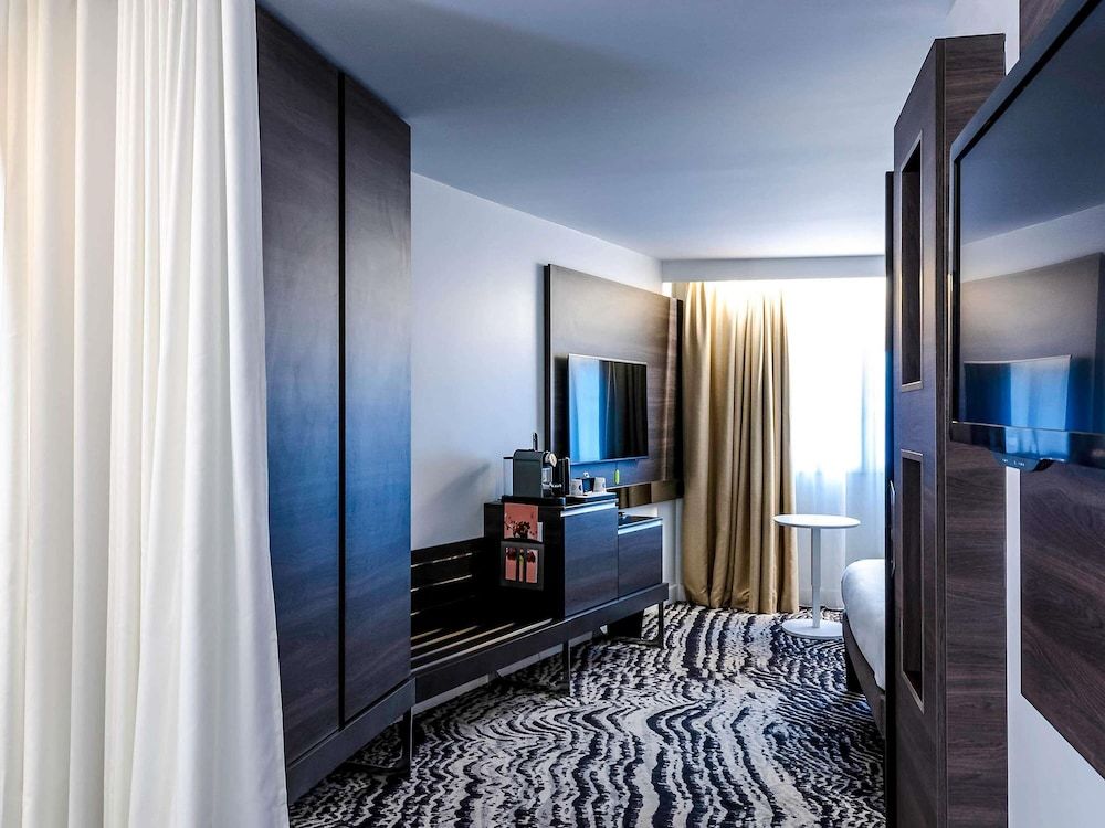 afbeelding van Executive kamer, 1 queensize bed met slaapbank (Paris View)