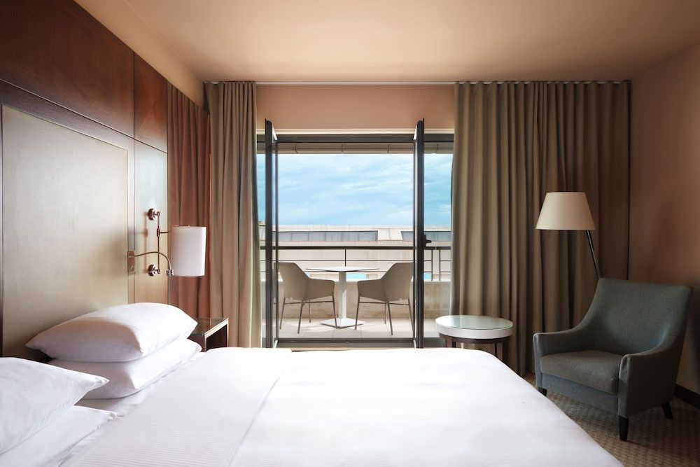 afbeelding van Kamer, 1 kingsize bed, gedeeltelijk uitzicht op zee