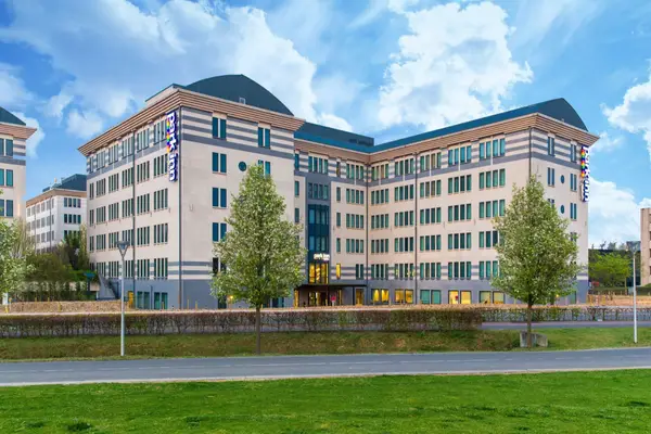 Park Inn by Radisson Brussels - Lente Sale - FRONT