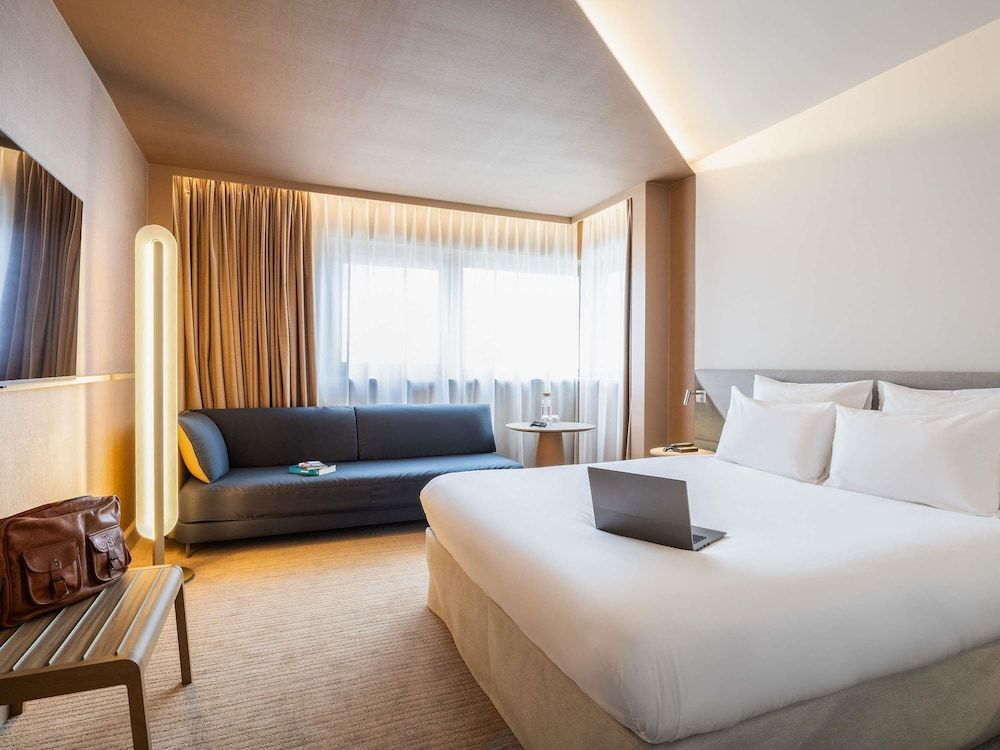 afbeelding van Standard Room, 1 queen bed and 2 single sofa beds