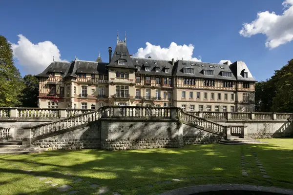 Château Jeanne & The Forest – Château de Montvillargenne - chambre pro work factory - FRONT
