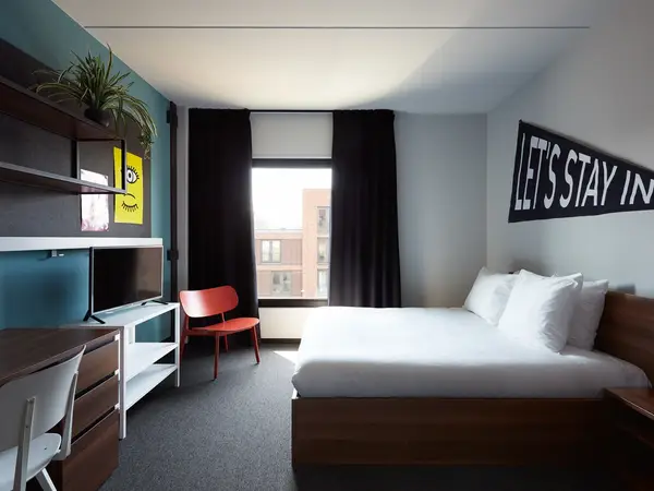 The Social Hub Eindhoven - Standard Queen - ROOM