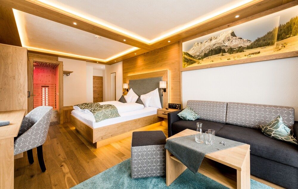 afbeelding van Luxe suite, 1 slaapkamer, balkon, uitzicht op bergen