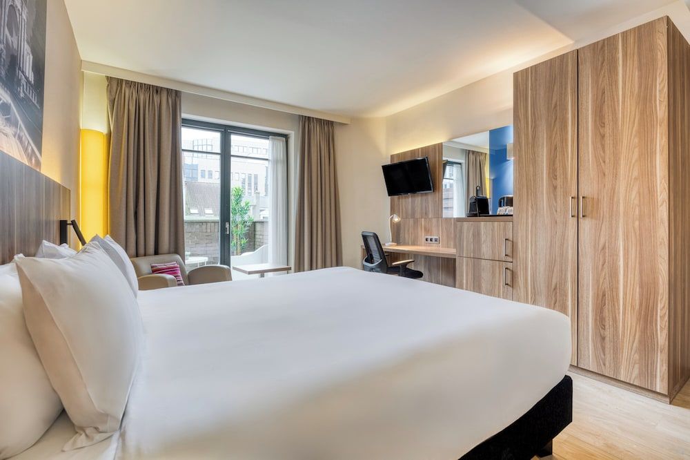 afbeelding van Standaard kamer, 1 kingsize bed, balkon