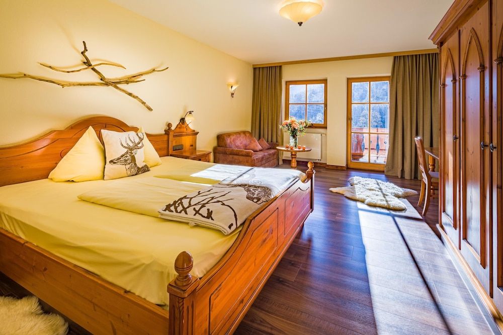 afbeelding van Superior kamer, 1 kingsize bed, balkon, uitzicht op bergen (with Sofabed)