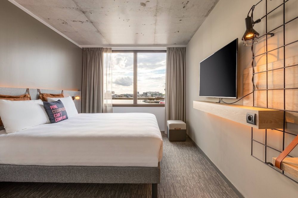 afbeelding van Kamer, 1 kingsize bed, uitzicht op haven