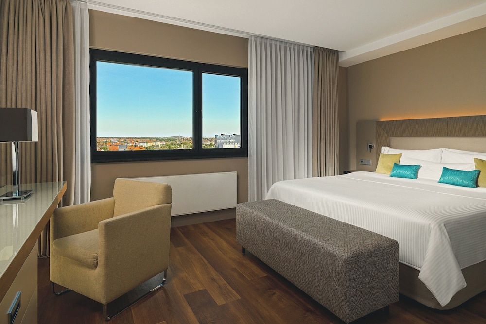 afbeelding van Deluxe suite, 1 slaapkamer, balkon, uitzicht op stad