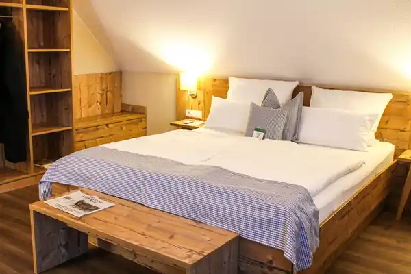 Hotel Restaurant Reussenstein - Park, Sleep, Fly Special - ROOM