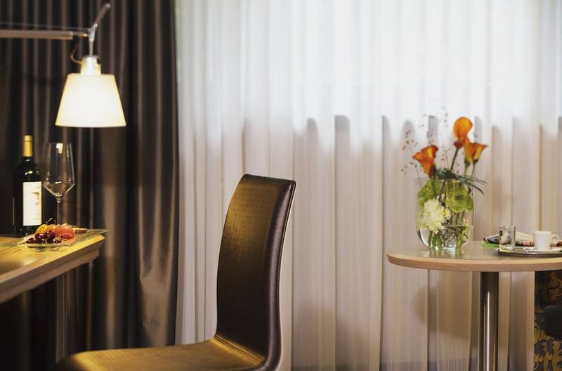 Mövenpick Hotel München Airport Park Sleep Fly www.hotelspecials.nl