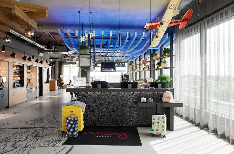 Moxy Cologne Bonn Airport Parken www.hotelspecials.nl