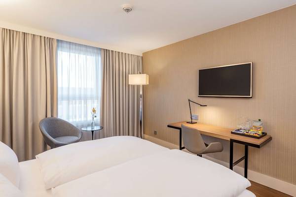 NH Hamburg Altona - Standaard kamer (Extra Bed 2 adults + 1 child) - GENERAL