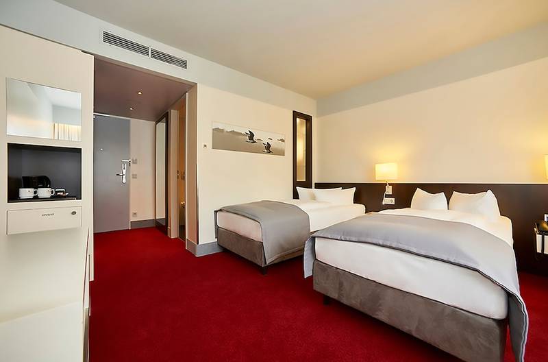 Parken Flughafen Berlin Schönefeld Holiday Inn www.hotelspecials.nl