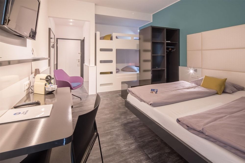 afbeelding van Familiekamer, 3 eenpersoonsbedden
