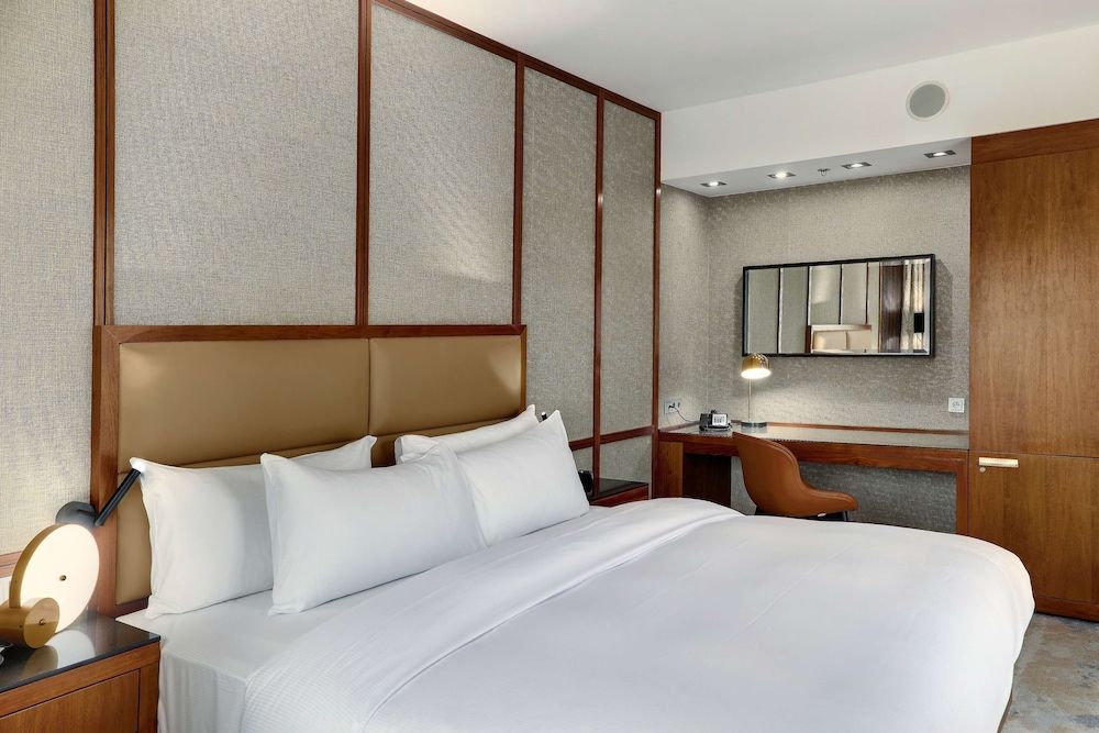 afbeelding van Kamer, 1 kingsize bed, uitzicht op binnenplaats