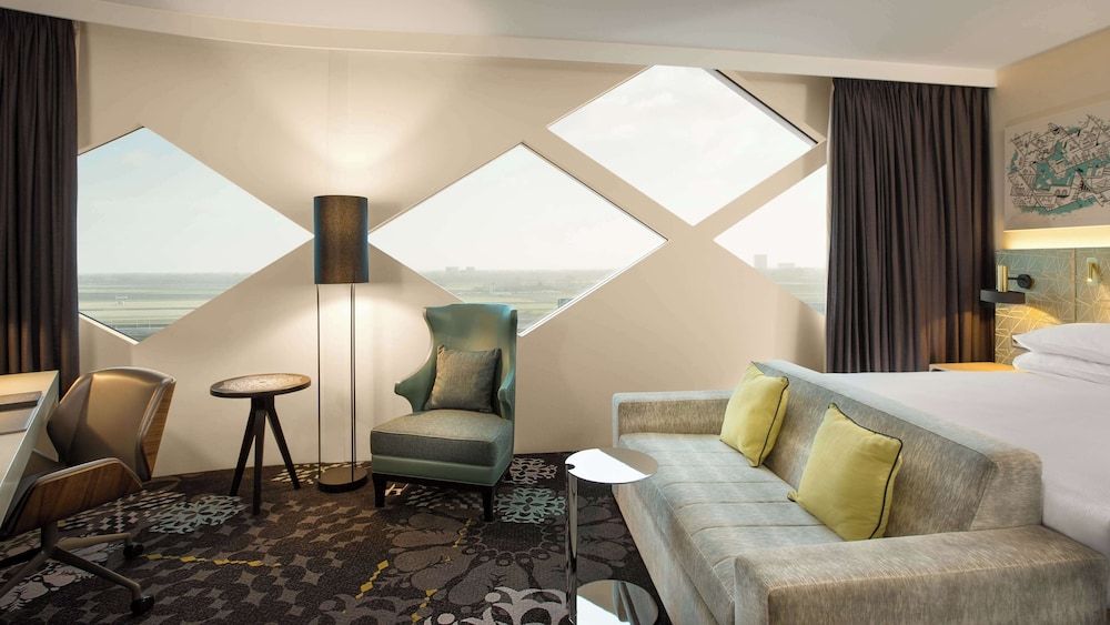 afbeelding van Deluxe kamer, 1 kingsize bed, op de hoek (Airport View)