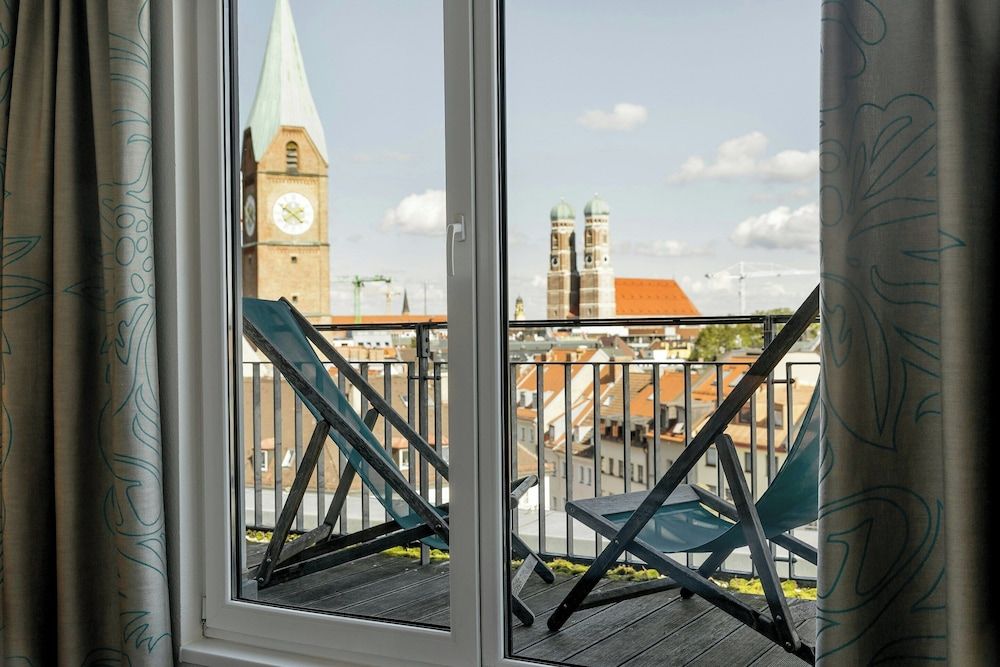 afbeelding van SPECIAL ONE with a balcony
