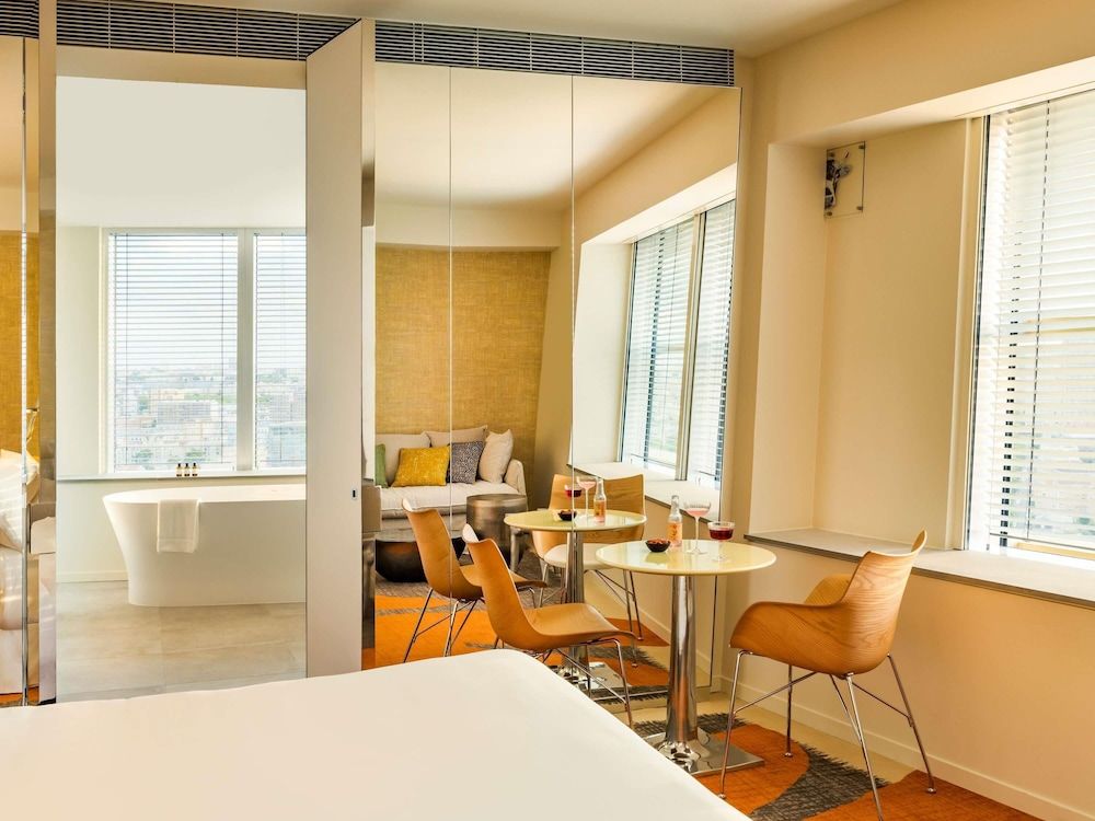 afbeelding van Junior suite, 1 kingsize bed, in toren (Eiffel Tower panoramic bath, sunset)