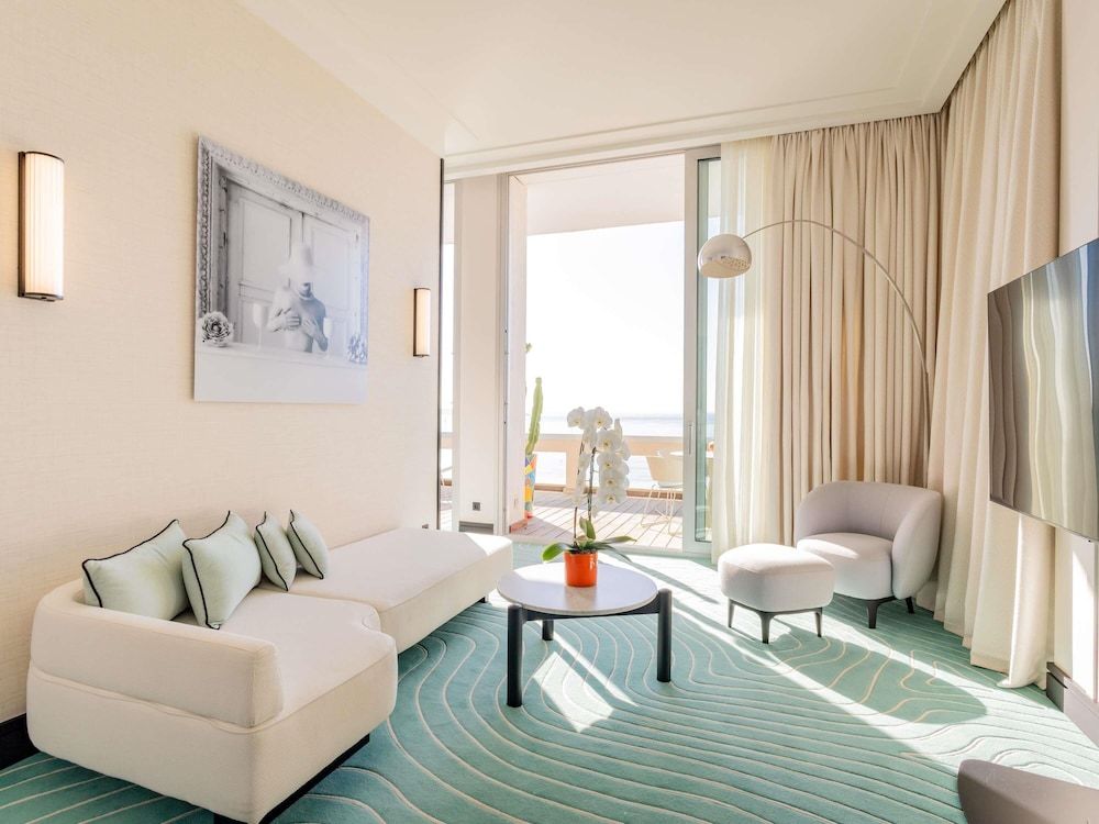 afbeelding van Signature suite, 1 kingsize bed met slaapbank, terras, uitzicht op zee