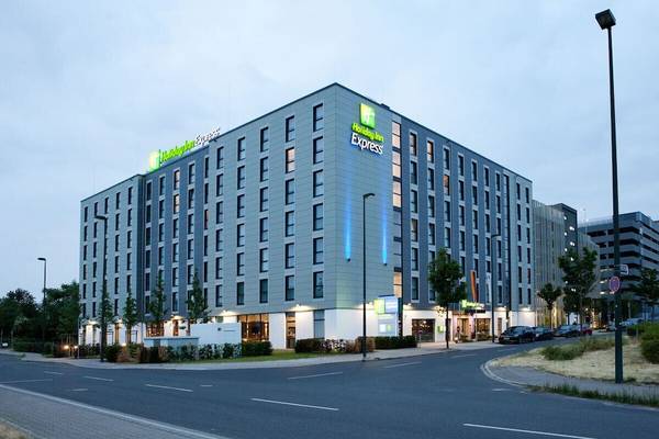 Holiday Inn Express Duesseldorf Airport - Standaard kamer, 1 queensize bed - GENERAL