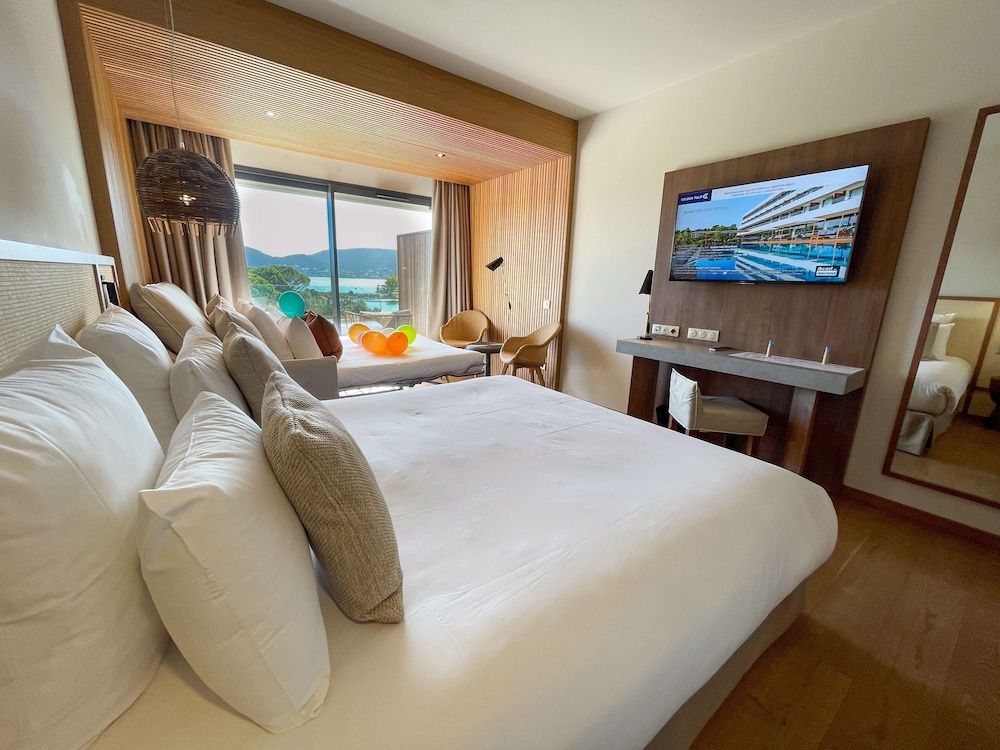 afbeelding van Junior suite, 1 kingsize bed met slaapbank, balkon, uitzicht op zee