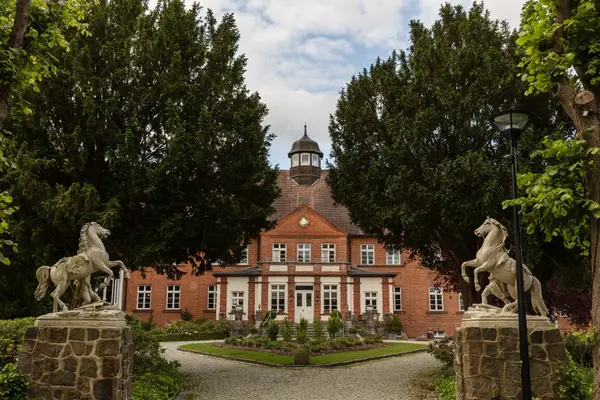 Schloss Basthorst - 3=2 Special - FRONT