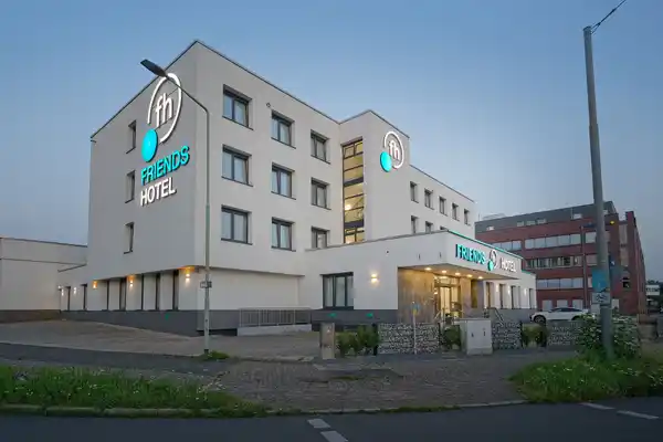 Friends Hotel Düsseldorf - Park, Sleep, Fly Special - FRONT