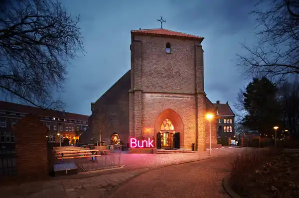 BUNK Hotel Amsterdam - Pod for 2 in Shared Dorm - FRONT
